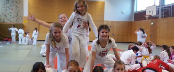 Viola Wächter begeistert Mädchen für Judo